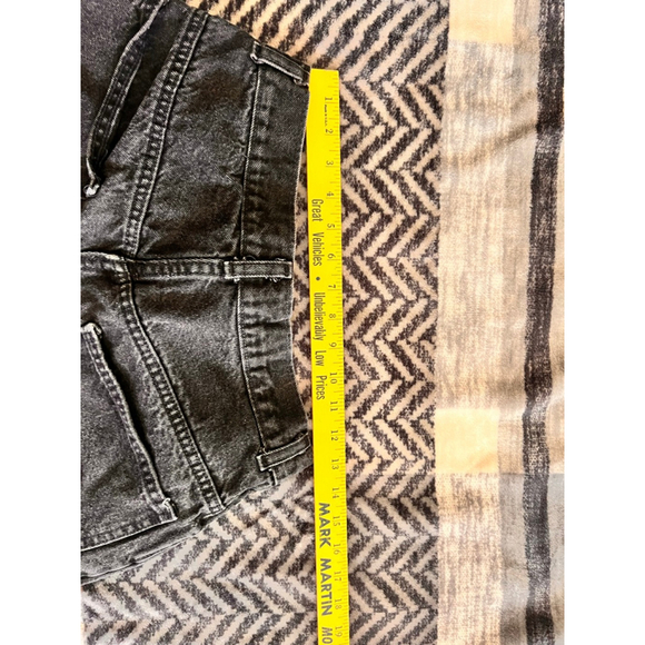 Vintage Boss Black Denim men’s shorts waist size 28-30. - Picture 8 of 8